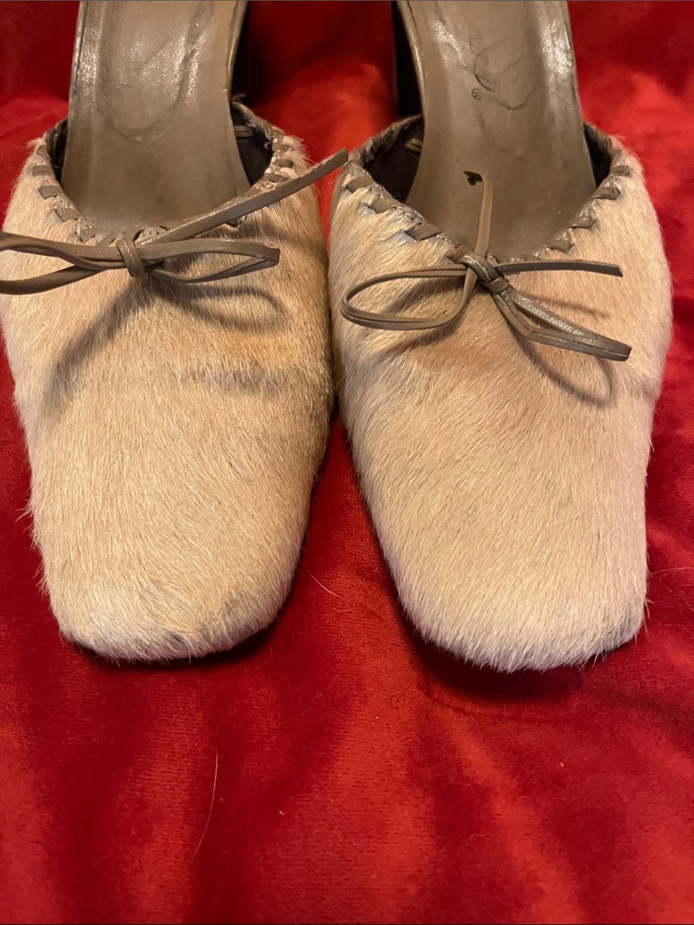 Brazilian-made Beige Haircalf Slip-On Mule Heels with Bow Accent SZ 39, US9 - Picture 5 of 12